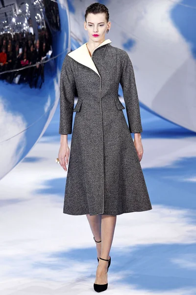 Look 10